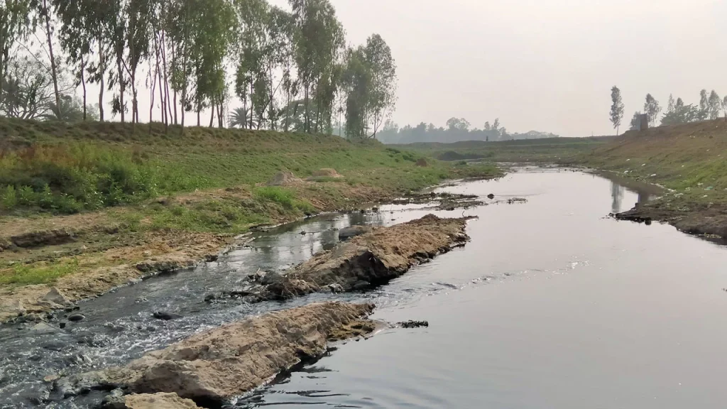 নাব্যতা ও শিল্পবর্জ্যে মৃতপ্রায় হবিগঞ্জের সুতাং নদী