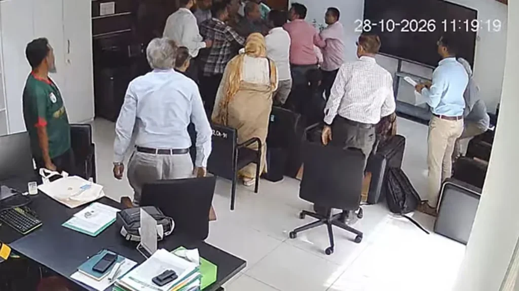 আইইডিসিআর পরিচালকের কার্যালয়ে ড্যাবের কর্মীদের মারধরের অভিযোগ